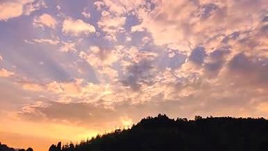 秋季夕阳唯美延时视频的预览图